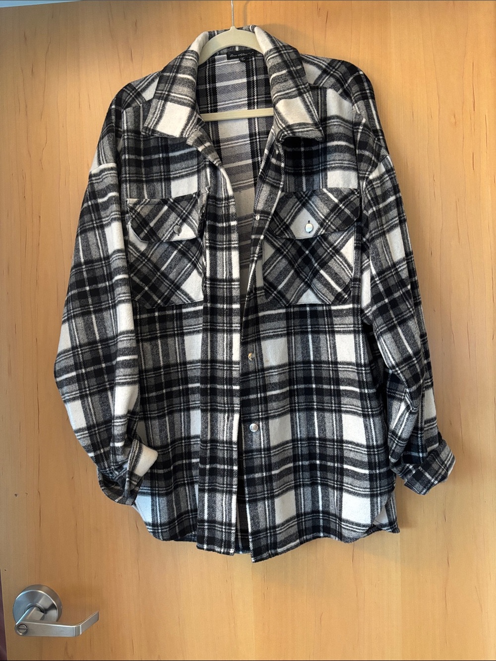 Women’s Black & White Plaid Button-Up Shacket